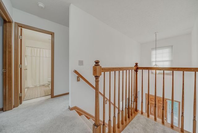 106 Wyckshire Drive, Pataskala, OH 43062