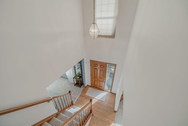106 Wyckshire Drive, Pataskala, OH 43062