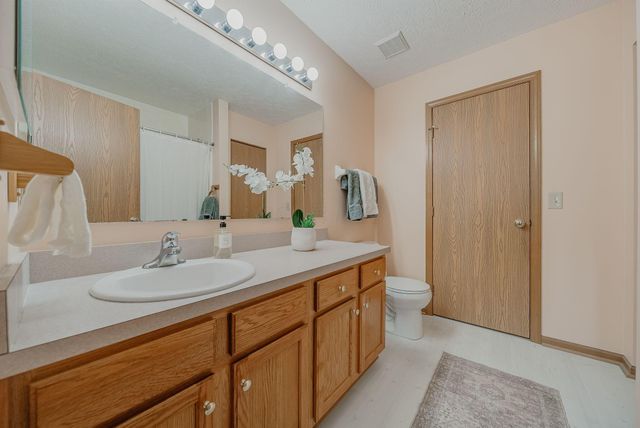106 Wyckshire Drive, Pataskala, OH 43062