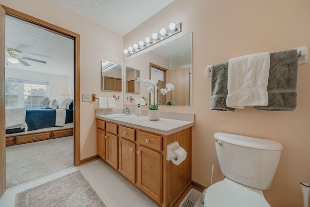 106 Wyckshire Drive, Pataskala, OH 43062