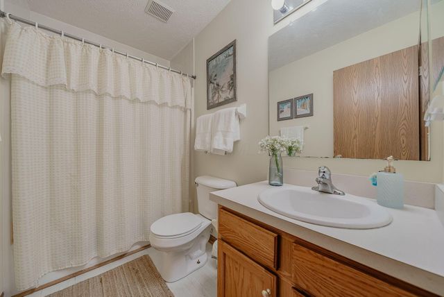 106 Wyckshire Drive, Pataskala, OH 43062