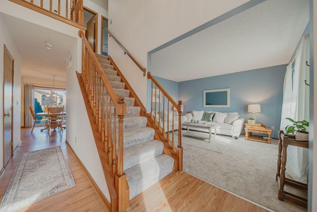 106 Wyckshire Drive, Pataskala, OH 43062