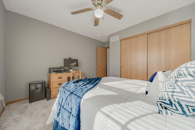 106 Wyckshire Drive, Pataskala, OH 43062