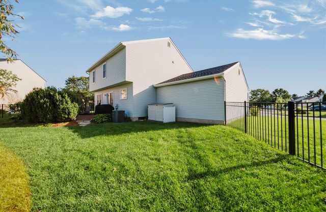 106 Wyckshire Drive, Pataskala, OH 43062