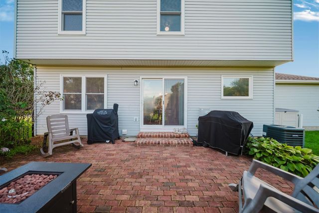 106 Wyckshire Drive, Pataskala, OH 43062