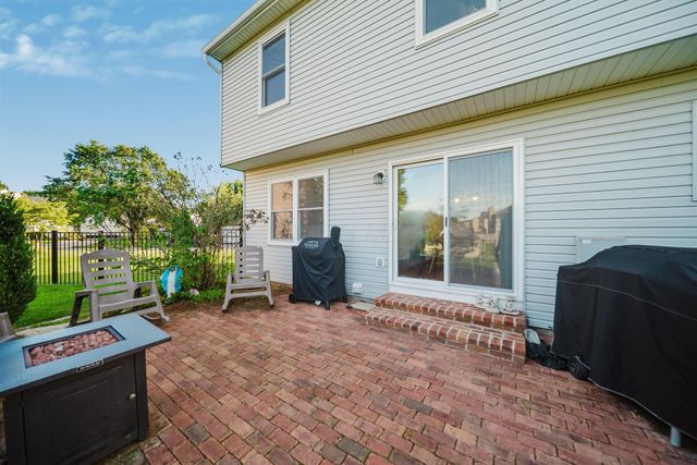 106 Wyckshire Drive, Pataskala, OH 43062