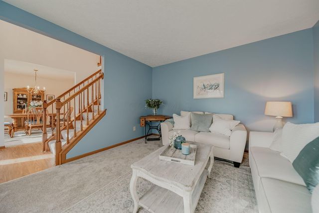 106 Wyckshire Drive, Pataskala, OH 43062