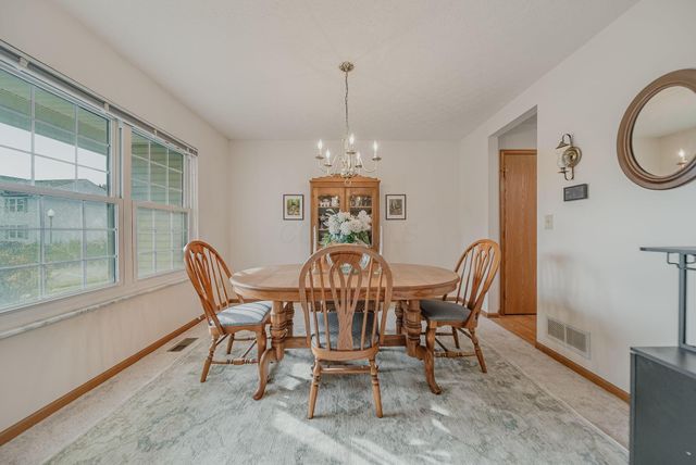106 Wyckshire Drive, Pataskala, OH 43062
