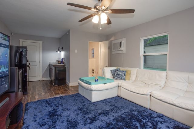 4826 Pershing Avenue, Fort Worth, TX 76107