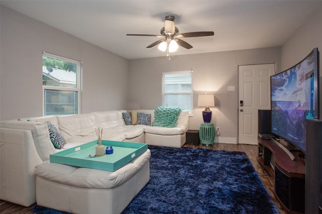 4826 Pershing Avenue, Fort Worth, TX 76107