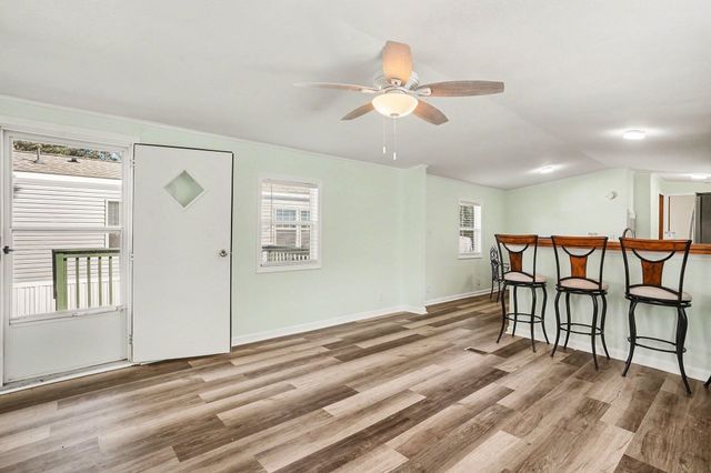 527 Key Largo Ave., Murrells Inlet, SC 29576