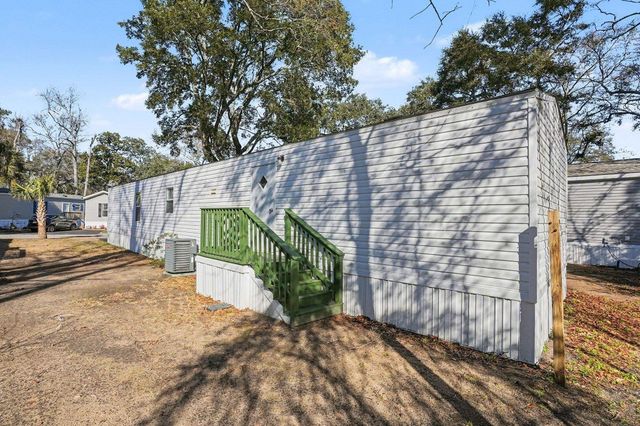 527 Key Largo Ave., Murrells Inlet, SC 29576