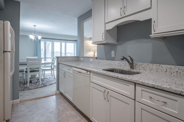 33 Spit Brook Road A2, Nashua, NH 03060