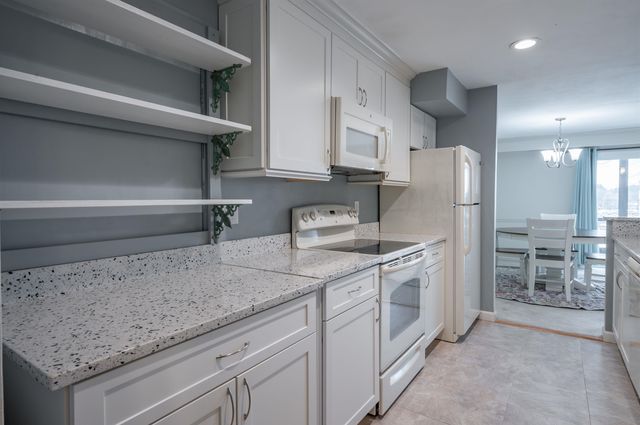 33 Spit Brook Road A2, Nashua, NH 03060