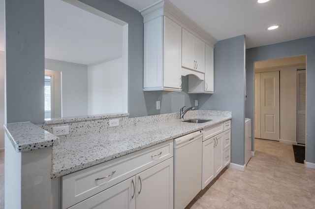 33 Spit Brook Road A2, Nashua, NH 03060