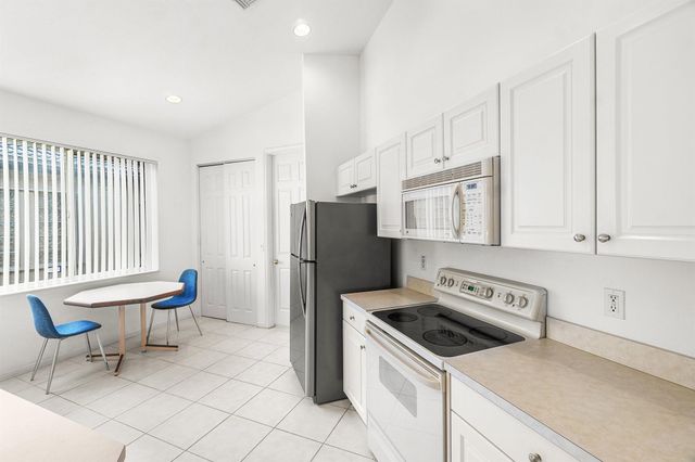 8034 Bellafiore Way, Boynton Beach, FL 33472