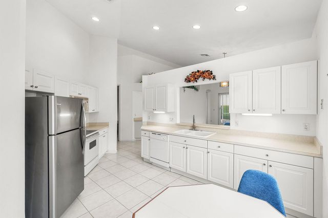 8034 Bellafiore Way, Boynton Beach, FL 33472