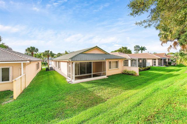 8034 Bellafiore Way, Boynton Beach, FL 33472