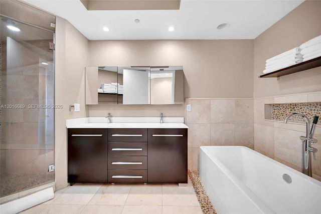 100 S Pointe Dr 801, Miami Beach, FL 33139
