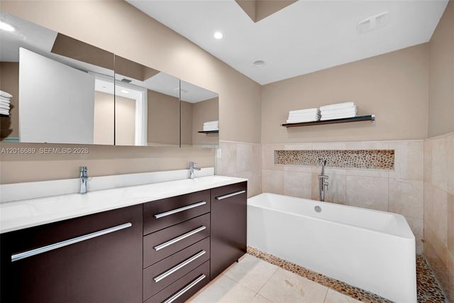 100 S Pointe Dr 801, Miami Beach, FL 33139