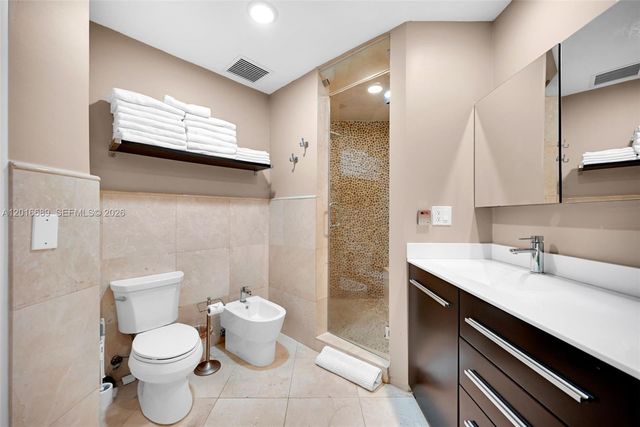 100 S Pointe Dr 801, Miami Beach, FL 33139