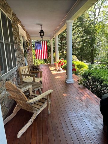 93 Kickemuit Avenue, Bristol, RI 02809