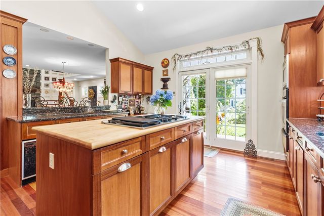 93 Kickemuit Avenue, Bristol, RI 02809