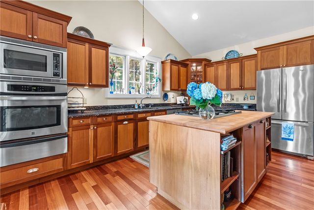 93 Kickemuit Avenue, Bristol, RI 02809