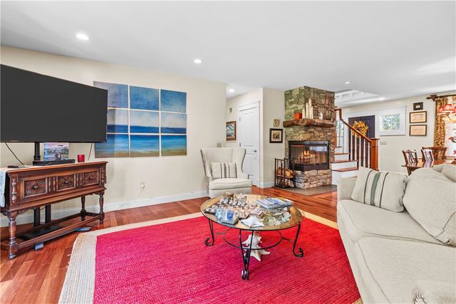 93 Kickemuit Avenue, Bristol, RI 02809