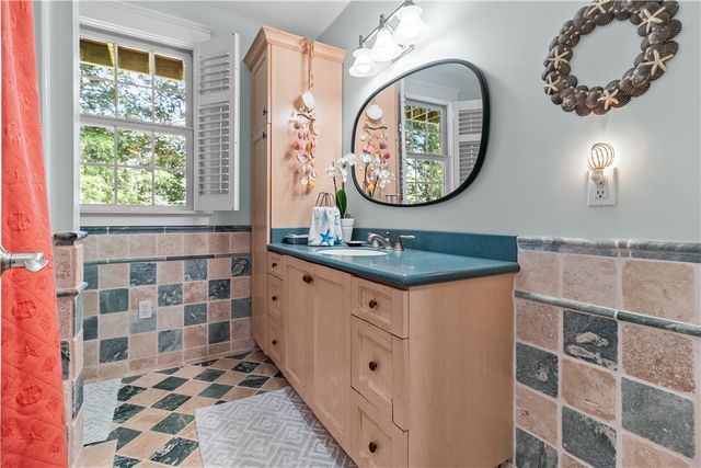 93 Kickemuit Avenue, Bristol, RI 02809