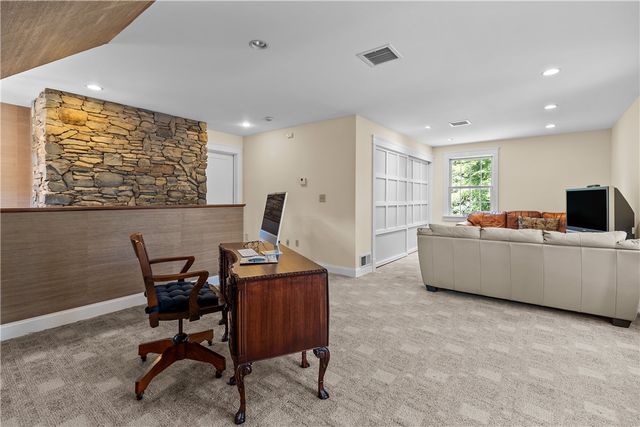 93 Kickemuit Avenue, Bristol, RI 02809