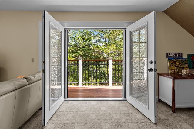 93 Kickemuit Avenue, Bristol, RI 02809