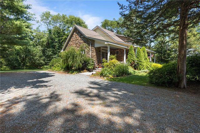93 Kickemuit Avenue, Bristol, RI 02809