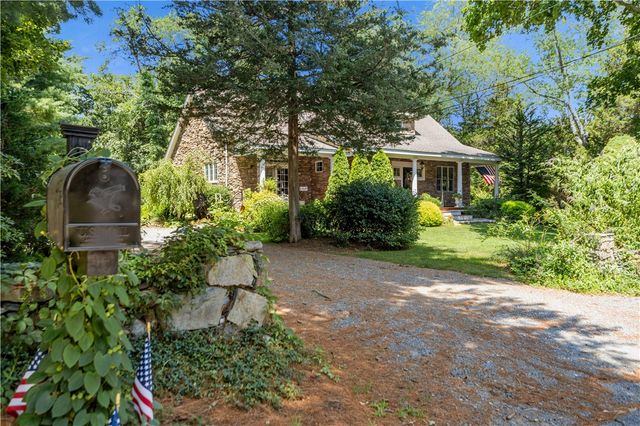 93 Kickemuit Avenue, Bristol, RI 02809