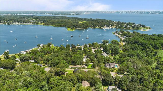 93 Kickemuit Avenue, Bristol, RI 02809