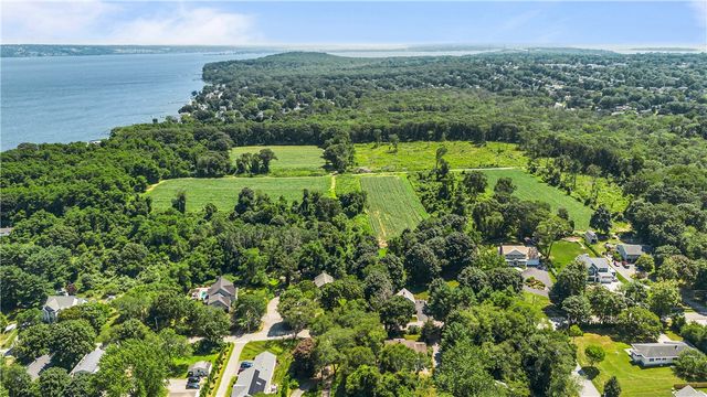 93 Kickemuit Avenue, Bristol, RI 02809