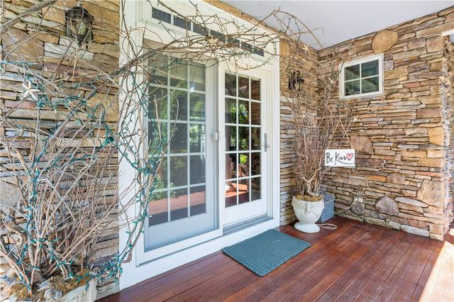 93 Kickemuit Avenue, Bristol, RI 02809