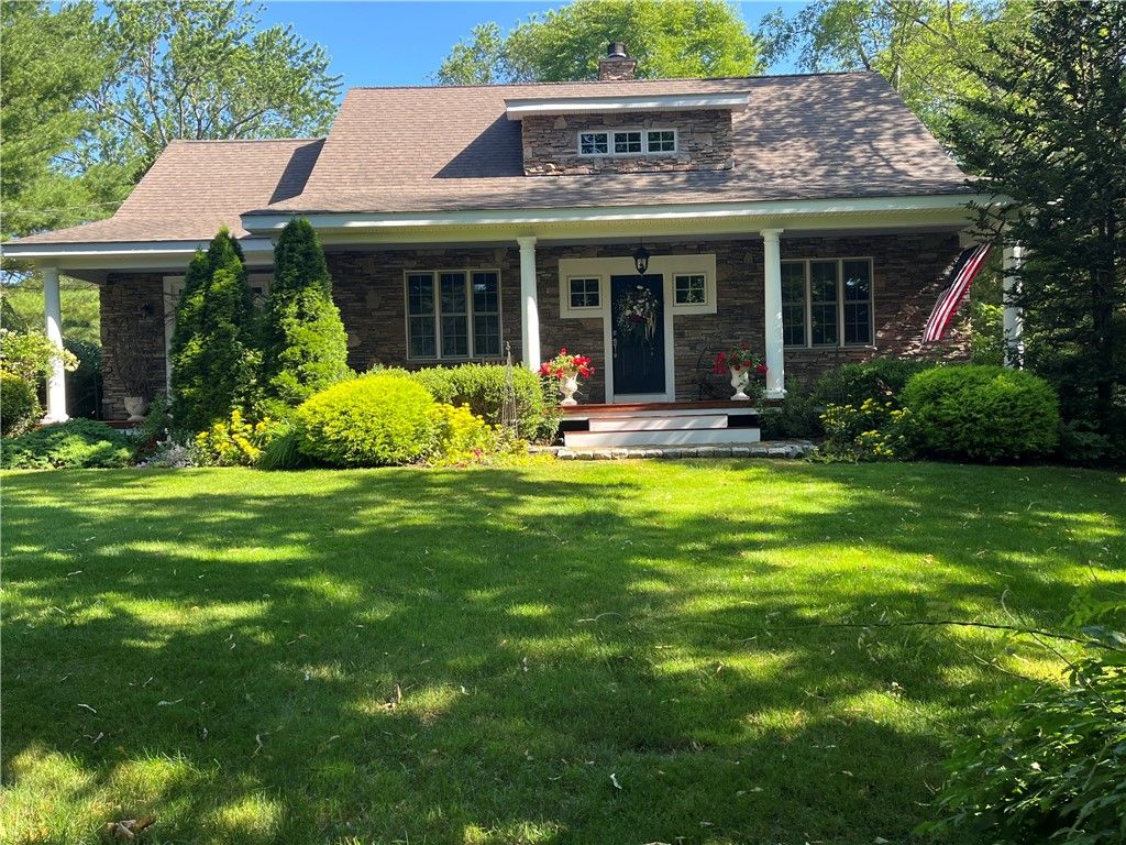 93 Kickemuit Avenue, Bristol, RI 02809