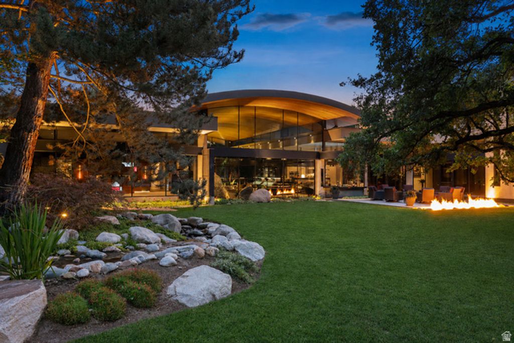 2550 E BRENTWOOD DR, Holladay, UT 84121 — exterior
