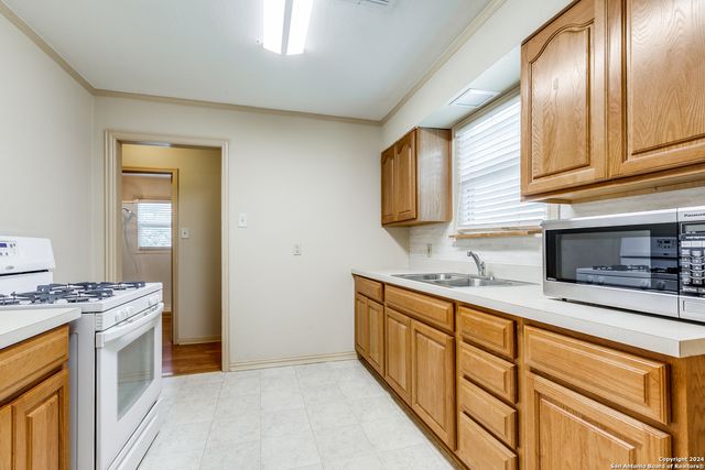 322 BYRNES DR, San Antonio, TX 78209