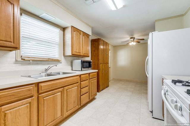 322 BYRNES DR, San Antonio, TX 78209