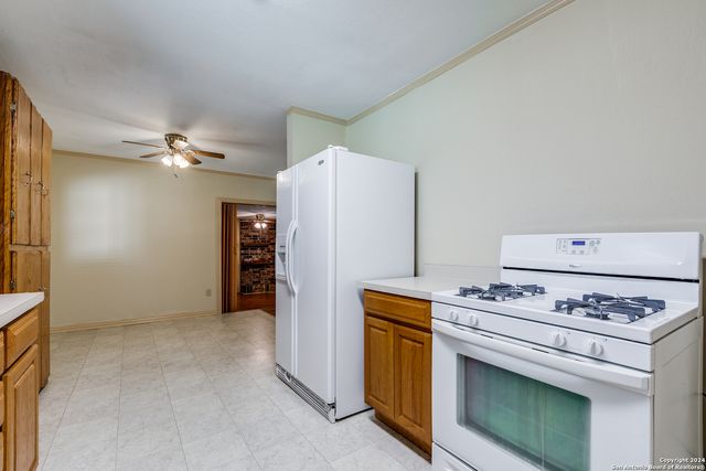 322 BYRNES DR, San Antonio, TX 78209
