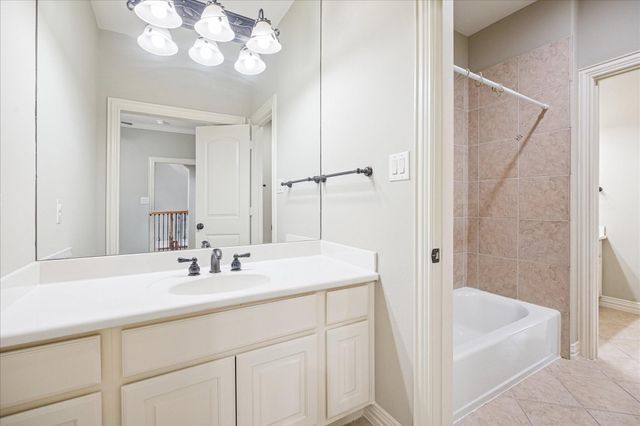 2 Schwab Lane, Houston, TX 77055