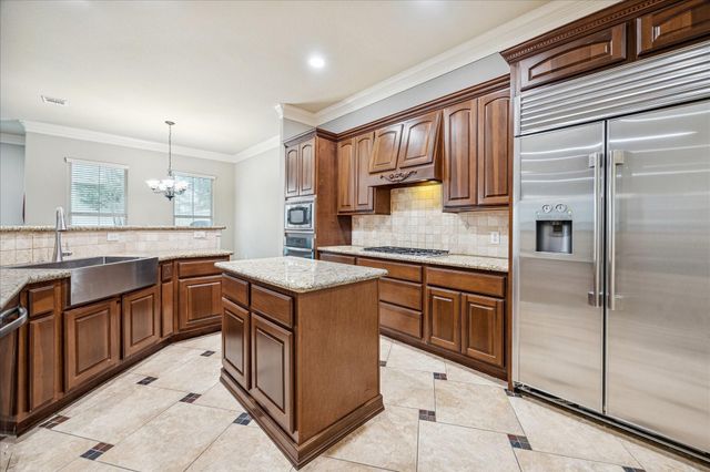 2 Schwab Lane, Houston, TX 77055