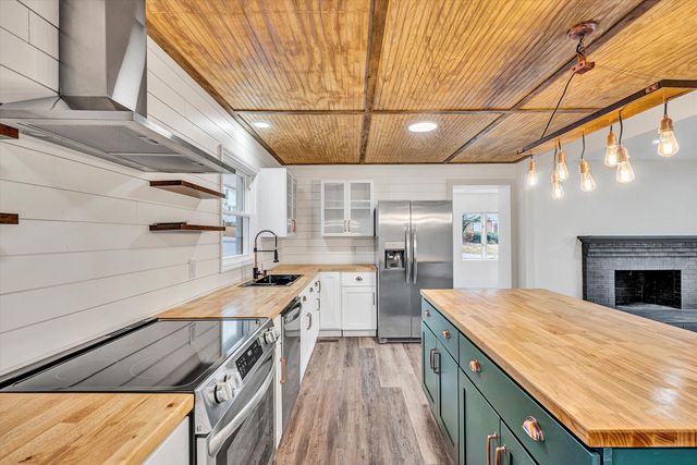 5401 Warwood DR, Roanoke, VA 24018