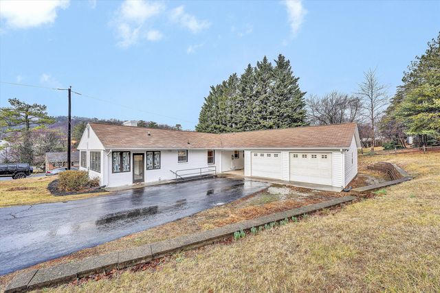 5401 Warwood DR, Roanoke, VA 24018