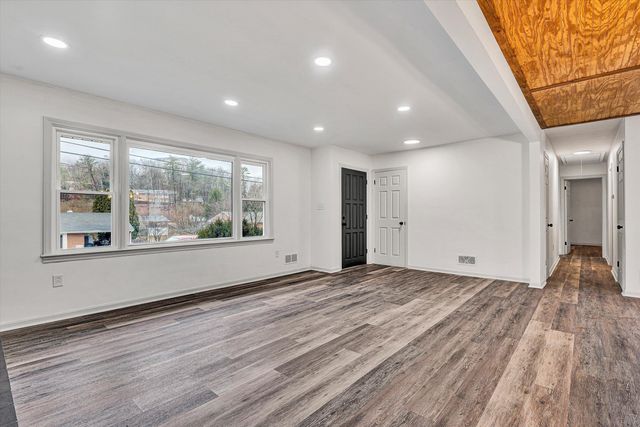 5401 Warwood DR, Roanoke, VA 24018