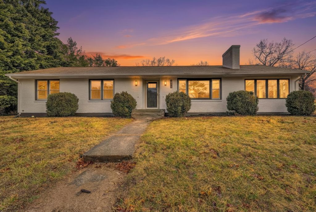 5401 Warwood DR, Roanoke, VA 24018