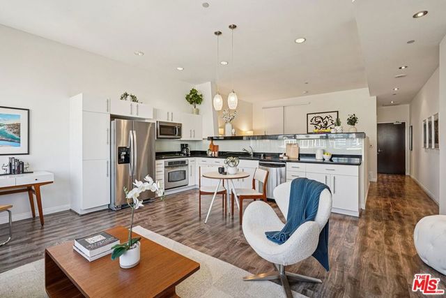 1100 Wilshire Boulevard 2209, Los Angeles, CA 90017