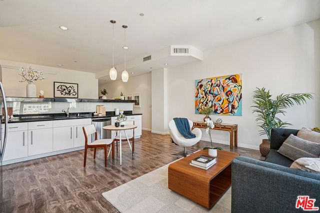 1100 Wilshire Boulevard 2209, Los Angeles, CA 90017